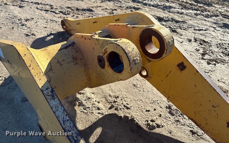 image for item FB3052 Caterpillar 963B crawler loader arms