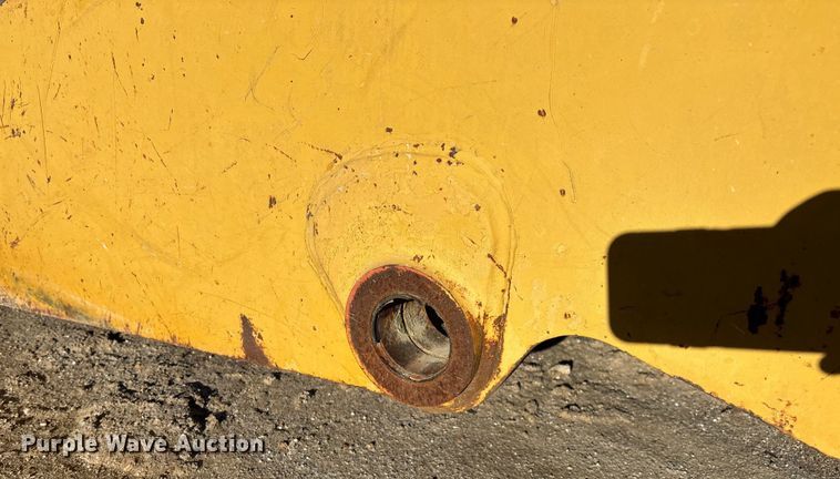 image for item FB3052 Caterpillar 963B crawler loader arms