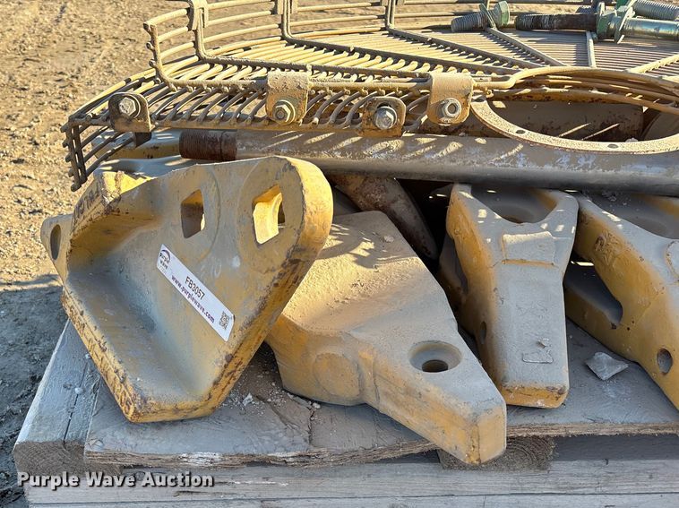 image for item FB3057 Caterpillar 963B parts