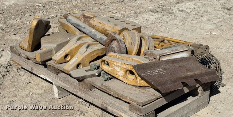 image for item FB3057 Caterpillar 963B parts