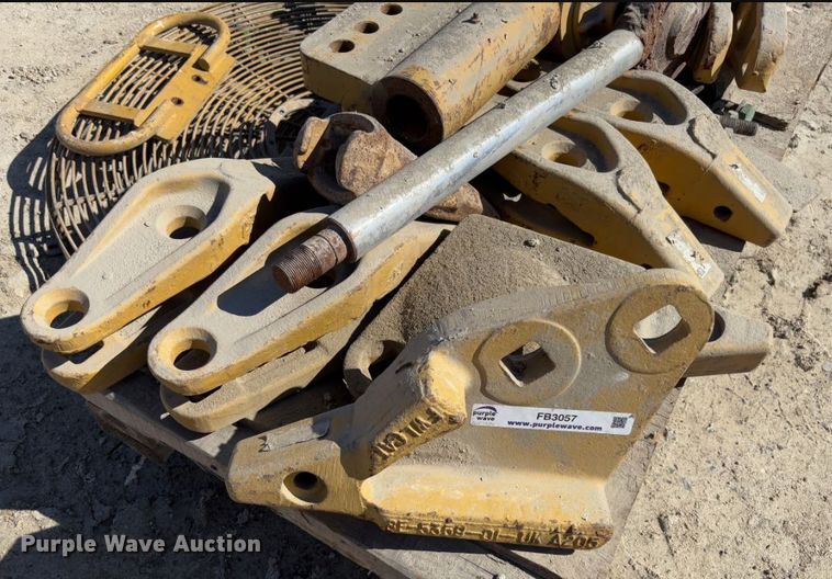 image for item FB3057 Caterpillar 963B parts