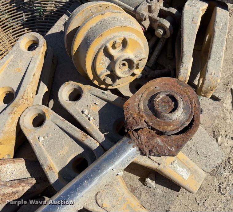 image for item FB3057 Caterpillar 963B parts