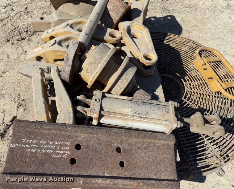 image for item FB3057 Caterpillar 963B parts