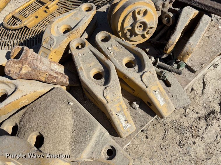 image for item FB3057 Caterpillar 963B parts