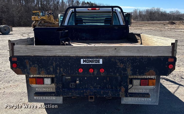 image for item FB3070 2005 Chevrolet Silverado 3500 flatbed pickup truck