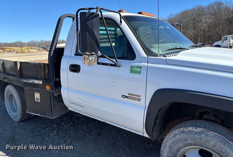 image for item FB3070 2005 Chevrolet Silverado 3500 flatbed pickup truck