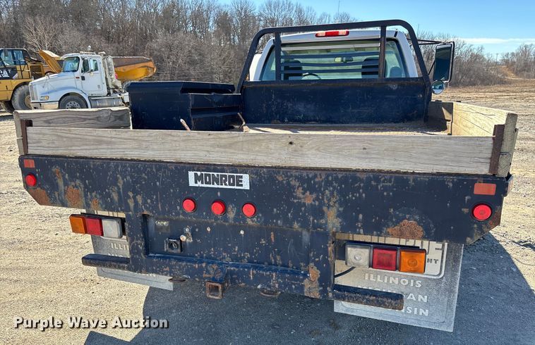 image for item FB3070 2005 Chevrolet Silverado 3500 flatbed pickup truck