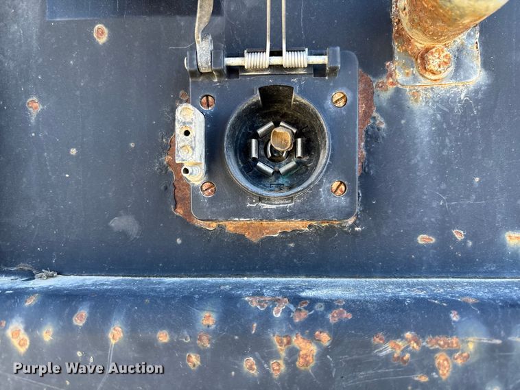 image for item FB3070 2005 Chevrolet Silverado 3500 flatbed pickup truck