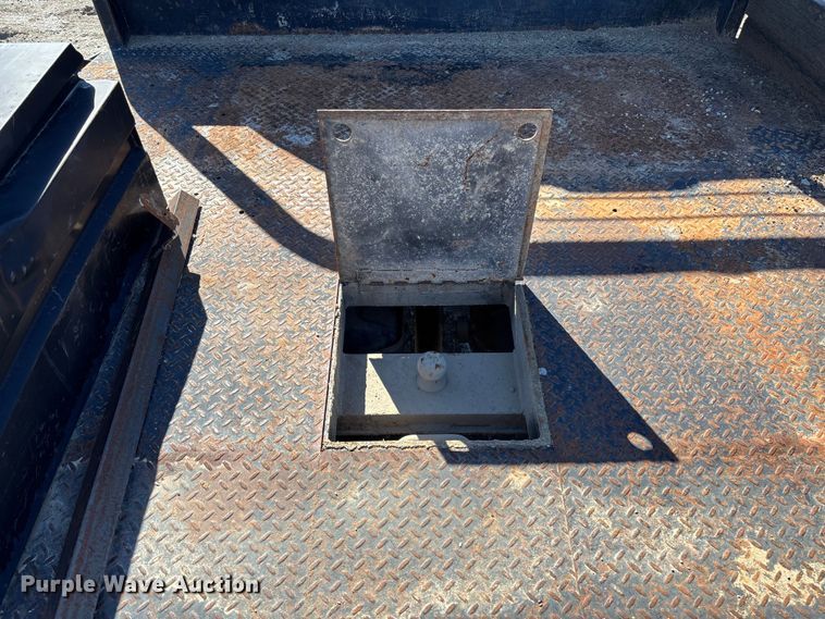 image for item FB3070 2005 Chevrolet Silverado 3500 flatbed pickup truck