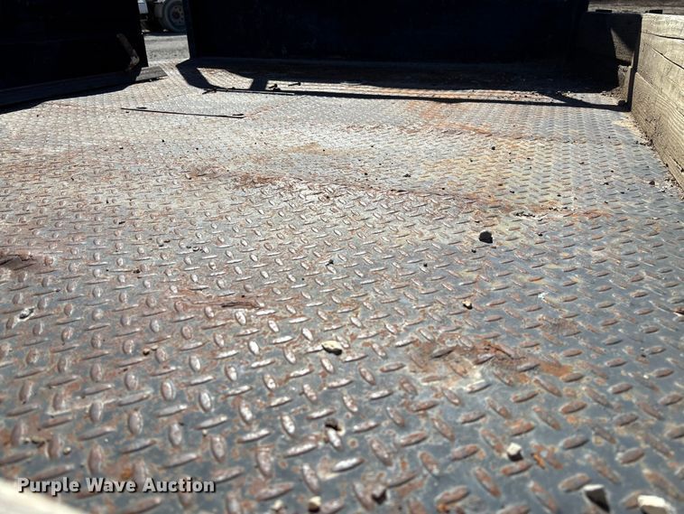 image for item FB3070 2005 Chevrolet Silverado 3500 flatbed pickup truck