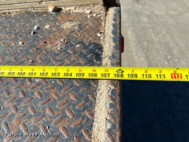 image for item FB3070 2005 Chevrolet Silverado 3500 flatbed pickup truck