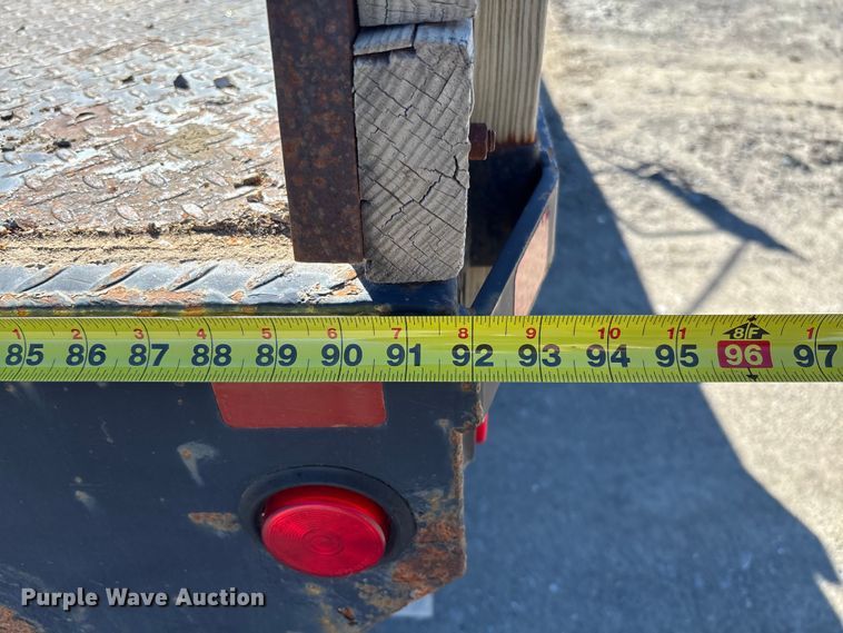 image for item FB3070 2005 Chevrolet Silverado 3500 flatbed pickup truck