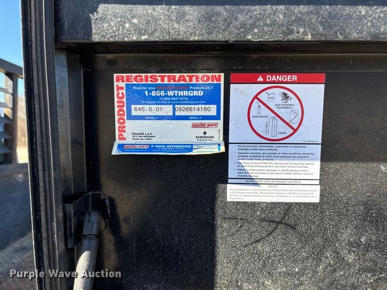 image for item FB3070 2005 Chevrolet Silverado 3500 flatbed pickup truck