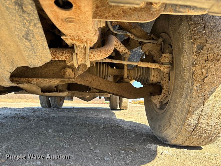 image for item FB3070 2005 Chevrolet Silverado 3500 flatbed pickup truck