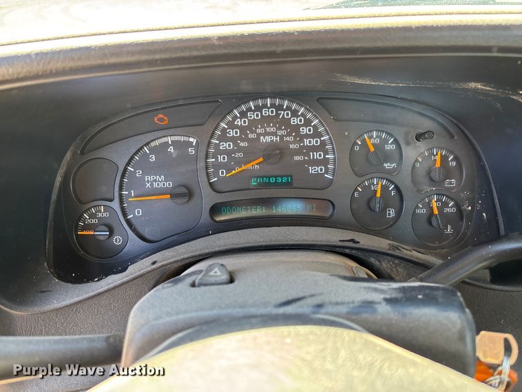 image for item FB3070 2005 Chevrolet Silverado 3500 flatbed pickup truck