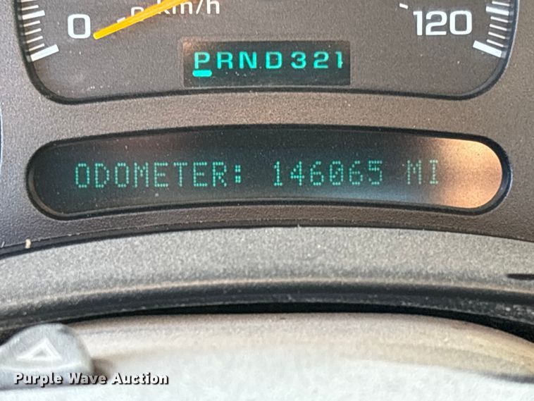 image for item FB3070 2005 Chevrolet Silverado 3500 flatbed pickup truck