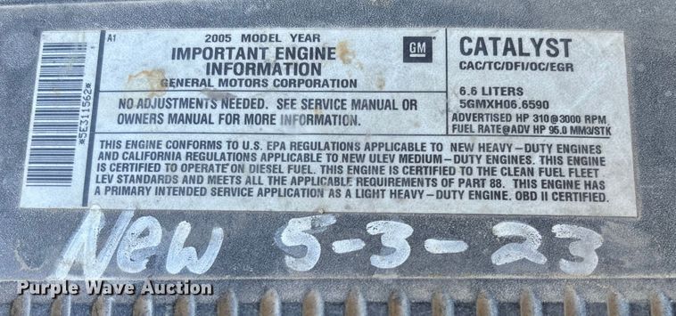 image for item FB3070 2005 Chevrolet Silverado 3500 flatbed pickup truck