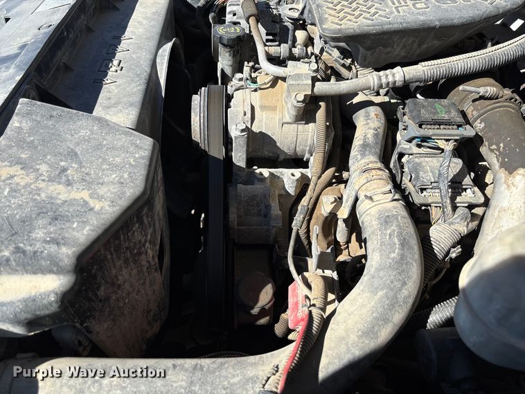 image for item FB3070 2005 Chevrolet Silverado 3500 flatbed pickup truck