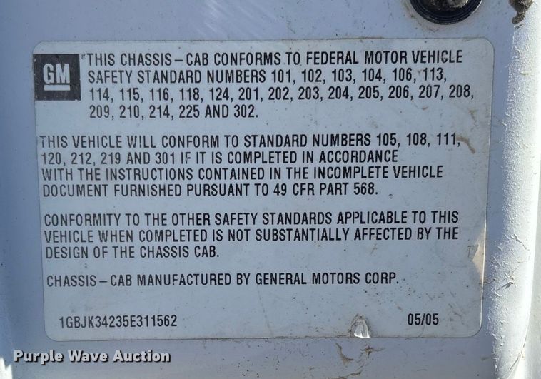 image for item FB3070 2005 Chevrolet Silverado 3500 flatbed pickup truck