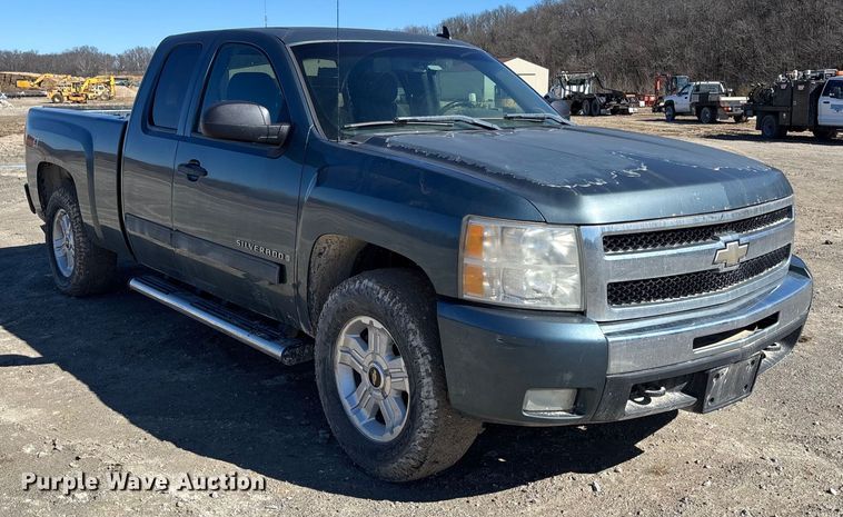 image for item FB3071 2009 Chevrolet Silverado 1500 Ext. Cab pickup truck