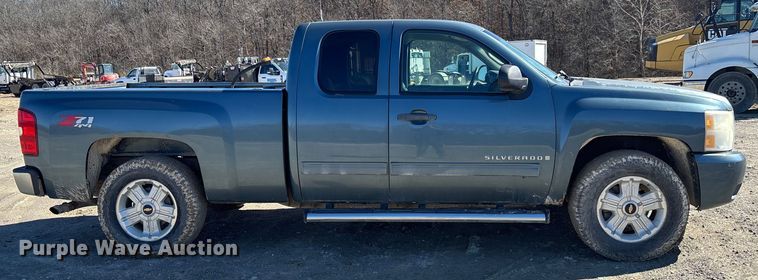 image for item FB3071 2009 Chevrolet Silverado 1500 Ext. Cab pickup truck