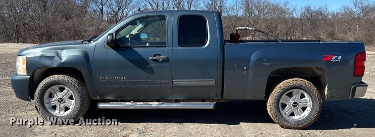 image for item FB3071 2009 Chevrolet Silverado 1500 Ext. Cab pickup truck