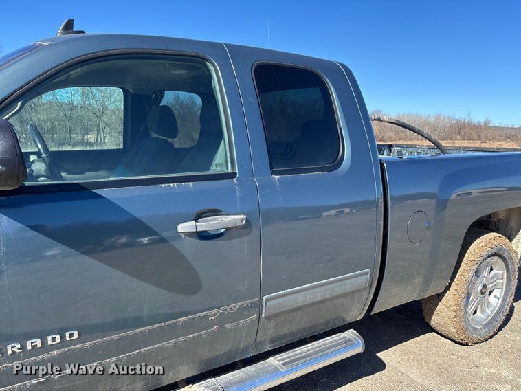 image for item FB3071 2009 Chevrolet Silverado 1500 Ext. Cab pickup truck