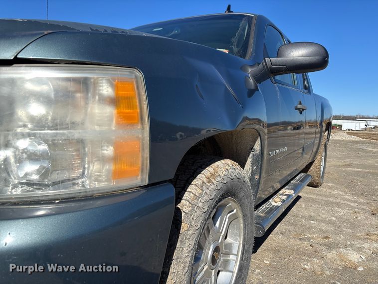 image for item FB3071 2009 Chevrolet Silverado 1500 Ext. Cab pickup truck