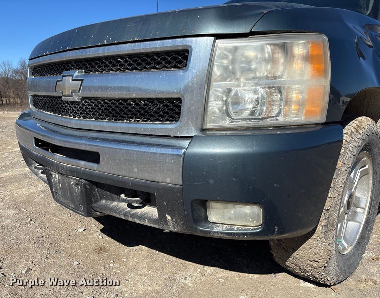 image for item FB3071 2009 Chevrolet Silverado 1500 Ext. Cab pickup truck