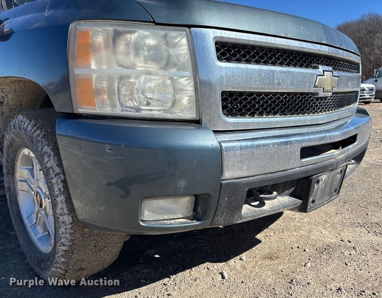 image for item FB3071 2009 Chevrolet Silverado 1500 Ext. Cab pickup truck