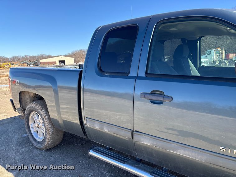 image for item FB3071 2009 Chevrolet Silverado 1500 Ext. Cab pickup truck