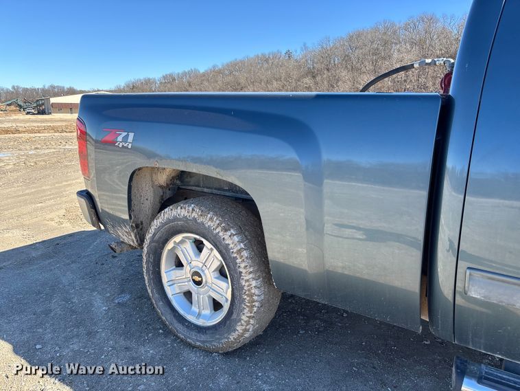 image for item FB3071 2009 Chevrolet Silverado 1500 Ext. Cab pickup truck