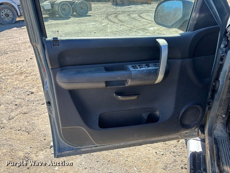 image for item FB3071 2009 Chevrolet Silverado 1500 Ext. Cab pickup truck