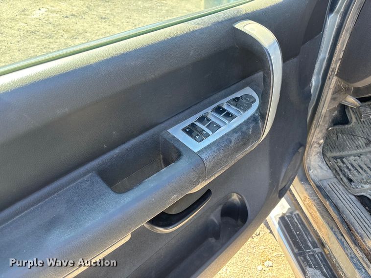 image for item FB3071 2009 Chevrolet Silverado 1500 Ext. Cab pickup truck