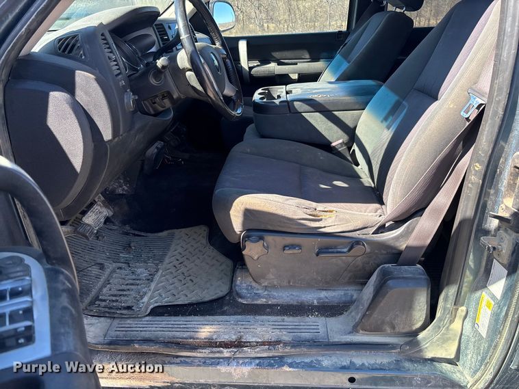 image for item FB3071 2009 Chevrolet Silverado 1500 Ext. Cab pickup truck