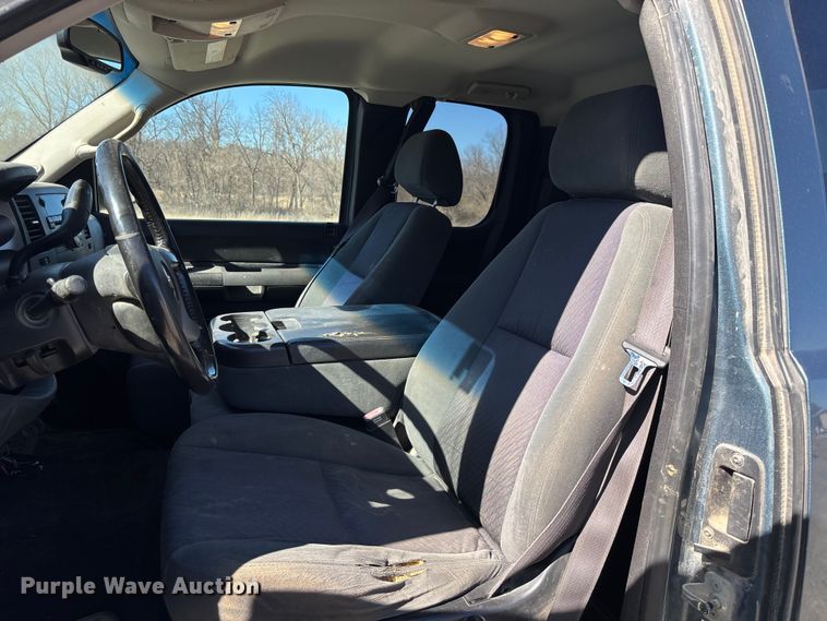 image for item FB3071 2009 Chevrolet Silverado 1500 Ext. Cab pickup truck