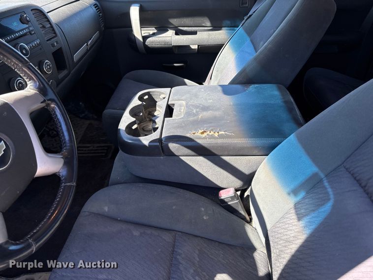 image for item FB3071 2009 Chevrolet Silverado 1500 Ext. Cab pickup truck