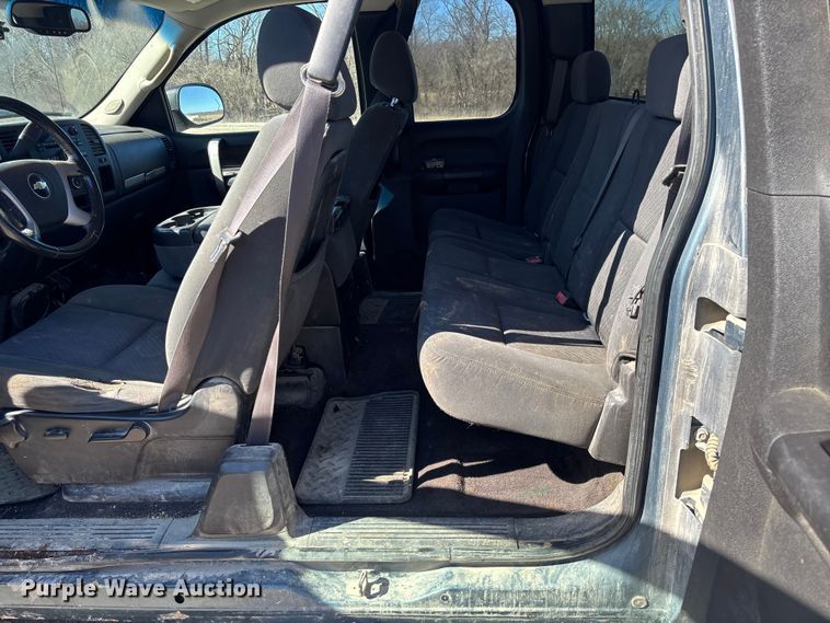 image for item FB3071 2009 Chevrolet Silverado 1500 Ext. Cab pickup truck