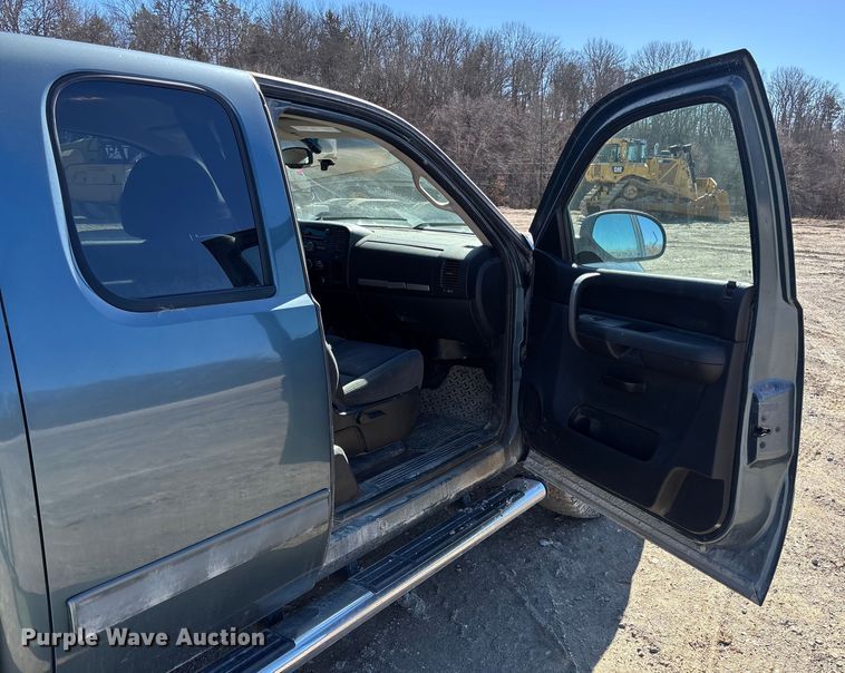 image for item FB3071 2009 Chevrolet Silverado 1500 Ext. Cab pickup truck