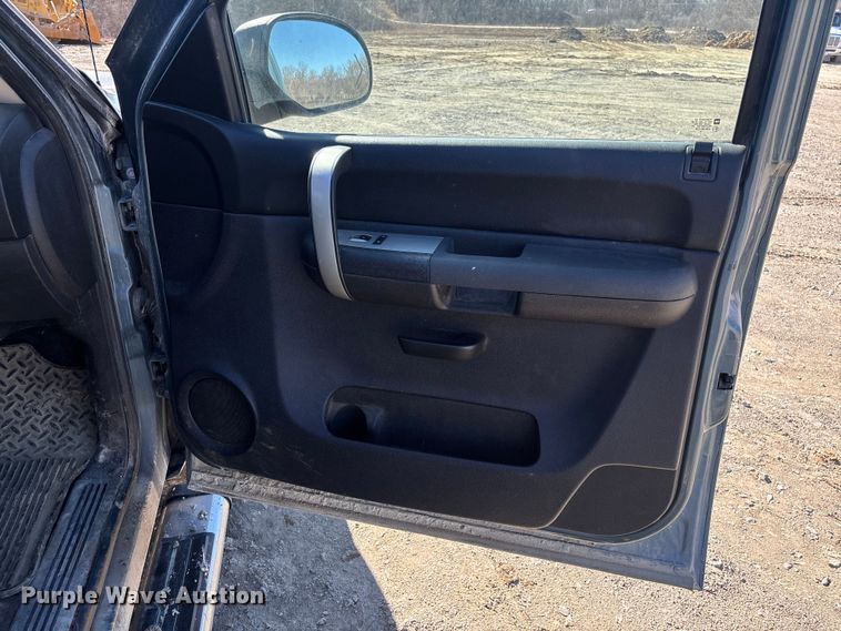 image for item FB3071 2009 Chevrolet Silverado 1500 Ext. Cab pickup truck