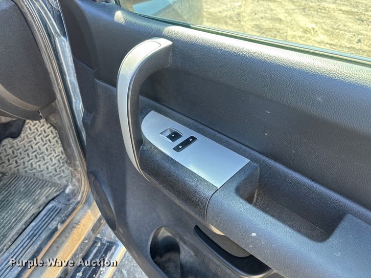 image for item FB3071 2009 Chevrolet Silverado 1500 Ext. Cab pickup truck