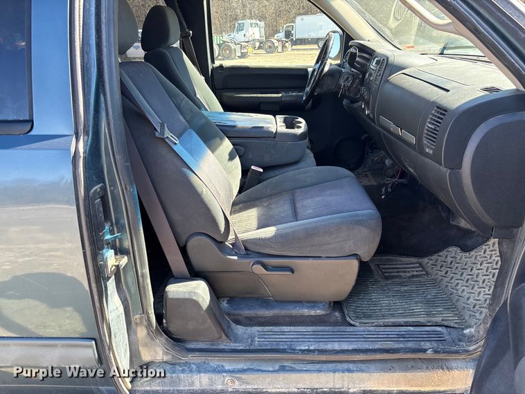 image for item FB3071 2009 Chevrolet Silverado 1500 Ext. Cab pickup truck