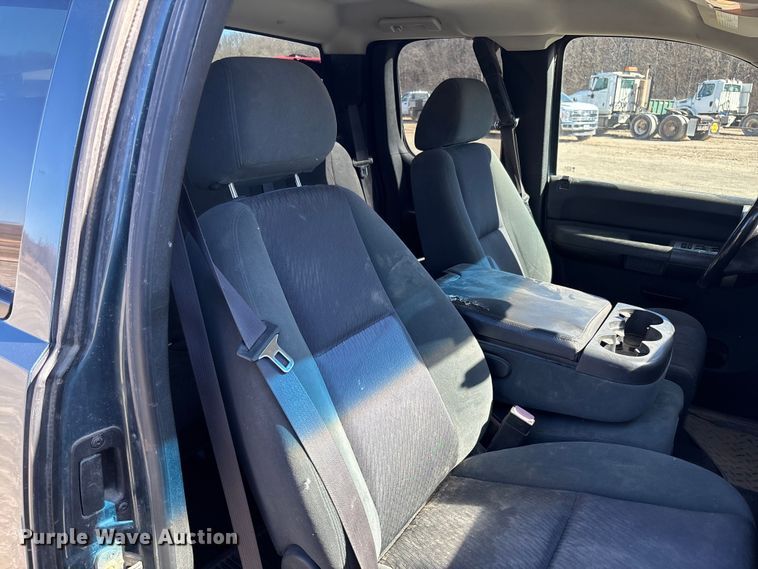 image for item FB3071 2009 Chevrolet Silverado 1500 Ext. Cab pickup truck