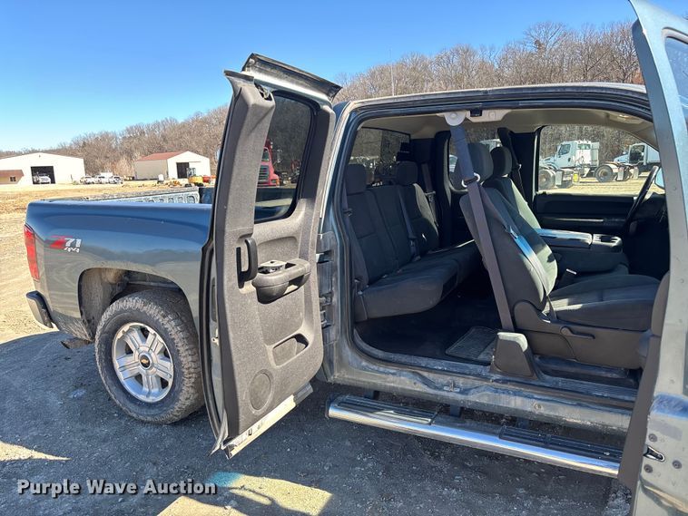 image for item FB3071 2009 Chevrolet Silverado 1500 Ext. Cab pickup truck