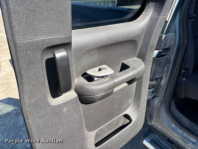 image for item FB3071 2009 Chevrolet Silverado 1500 Ext. Cab pickup truck