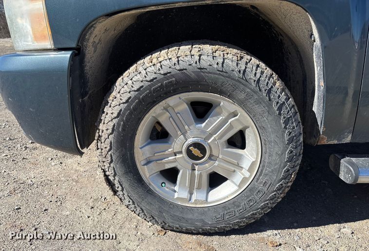 image for item FB3071 2009 Chevrolet Silverado 1500 Ext. Cab pickup truck