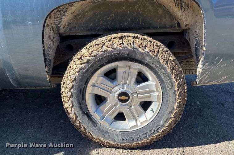 image for item FB3071 2009 Chevrolet Silverado 1500 Ext. Cab pickup truck