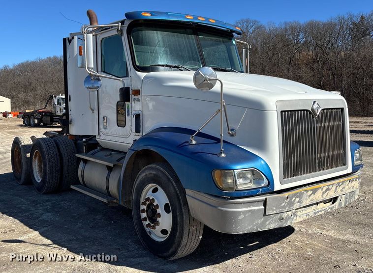 image for item FB3074 2006 International 9400i semi truck