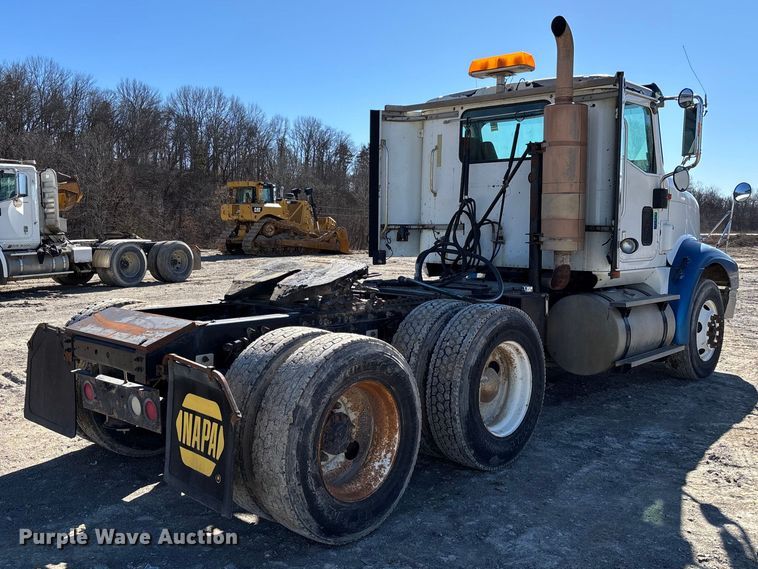 image for item FB3074 2006 International 9400i semi truck