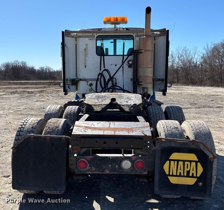 image for item FB3074 2006 International 9400i semi truck